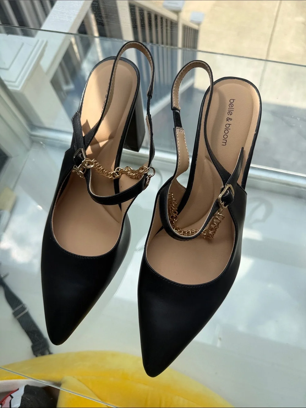Belle & Bloom sleek pointed
